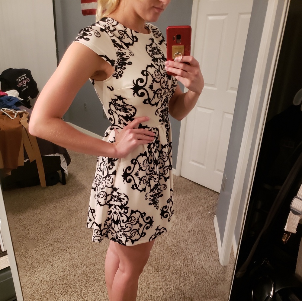 Dress - Picture 3 of 4
